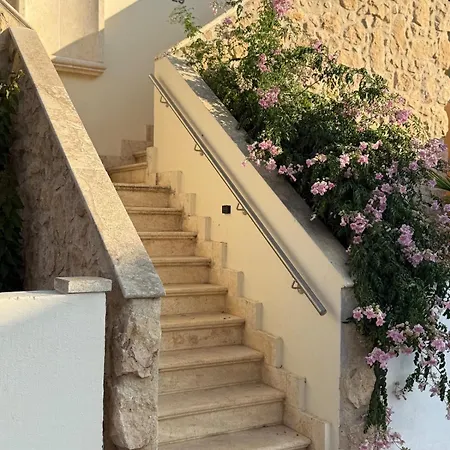 New - Agia Marina - Rural Retreat With Shared Pool & Parking Apartment