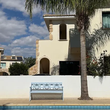 New - Agia Marina - Rural Retreat With Shared Pool & Parking *