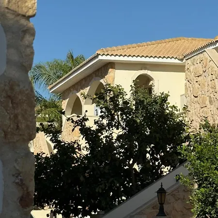 Apartment Agia Marina Gardens - Rural Retreat With Shared Pool & Parking *