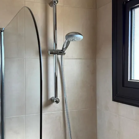 Apartment New - Agia Marina - Rural Retreat With Shared Pool & Parking