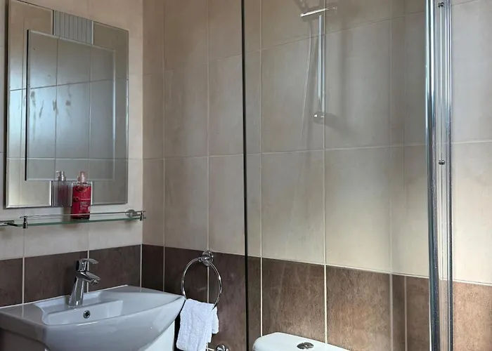 New - Agia Marina - Rural Retreat With Shared Pool & Parking アパート