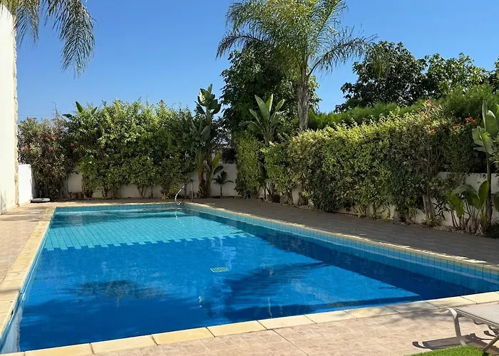 New - Agia Marina - Rural Retreat With Shared Pool & Parking アパート *