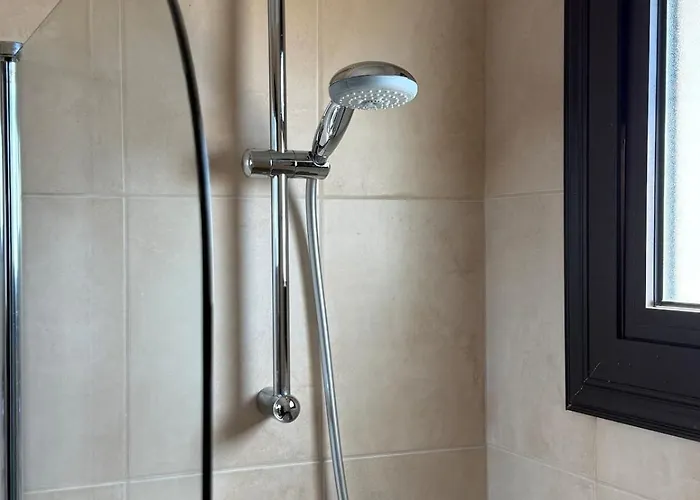 アパート New - Agia Marina - Rural Retreat With Shared Pool & Parking